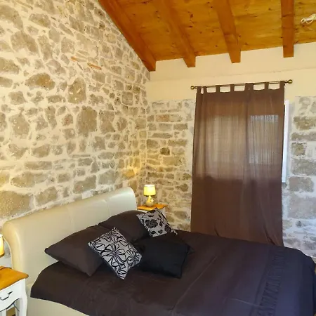 Stone Villa With Pool For 12 Guests *
