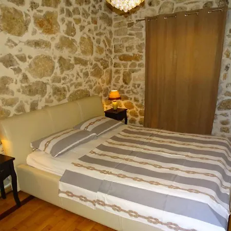 Stone Villa With Pool For 12 Guests Villa *