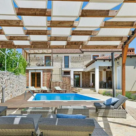 Villa Stone Villa With Pool For 12 Guests *