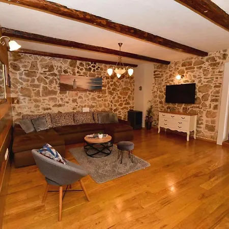 Stone Villa With Pool For 12 Guests Villa *
