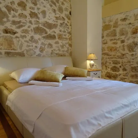 Stone Villa With Pool For 12 Guests *